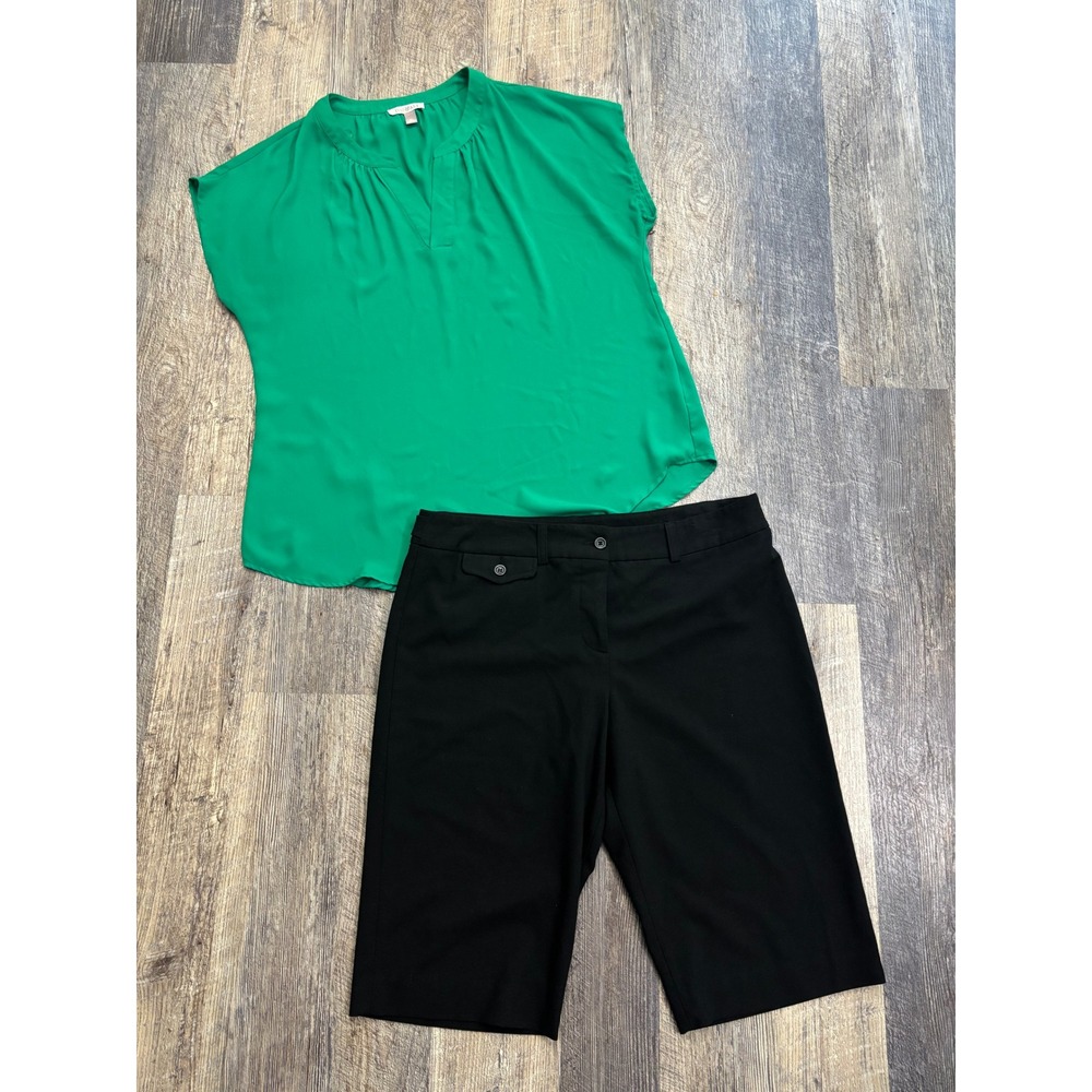 Roz & Ali Green‎ Split Neck Blouse and Black Dress Shorts Set Womens XL